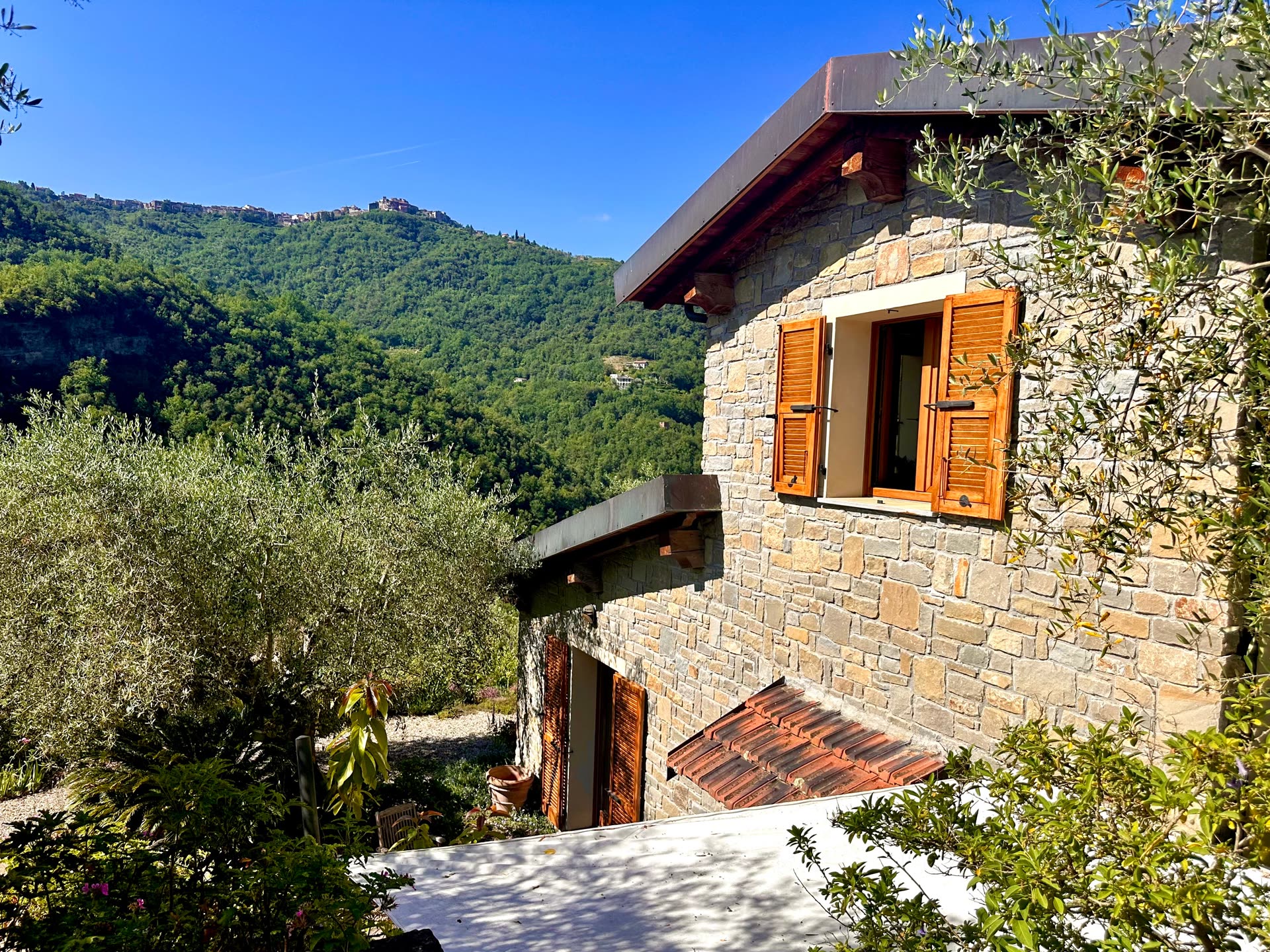 Casale Apricale — the stone house among the olive trees